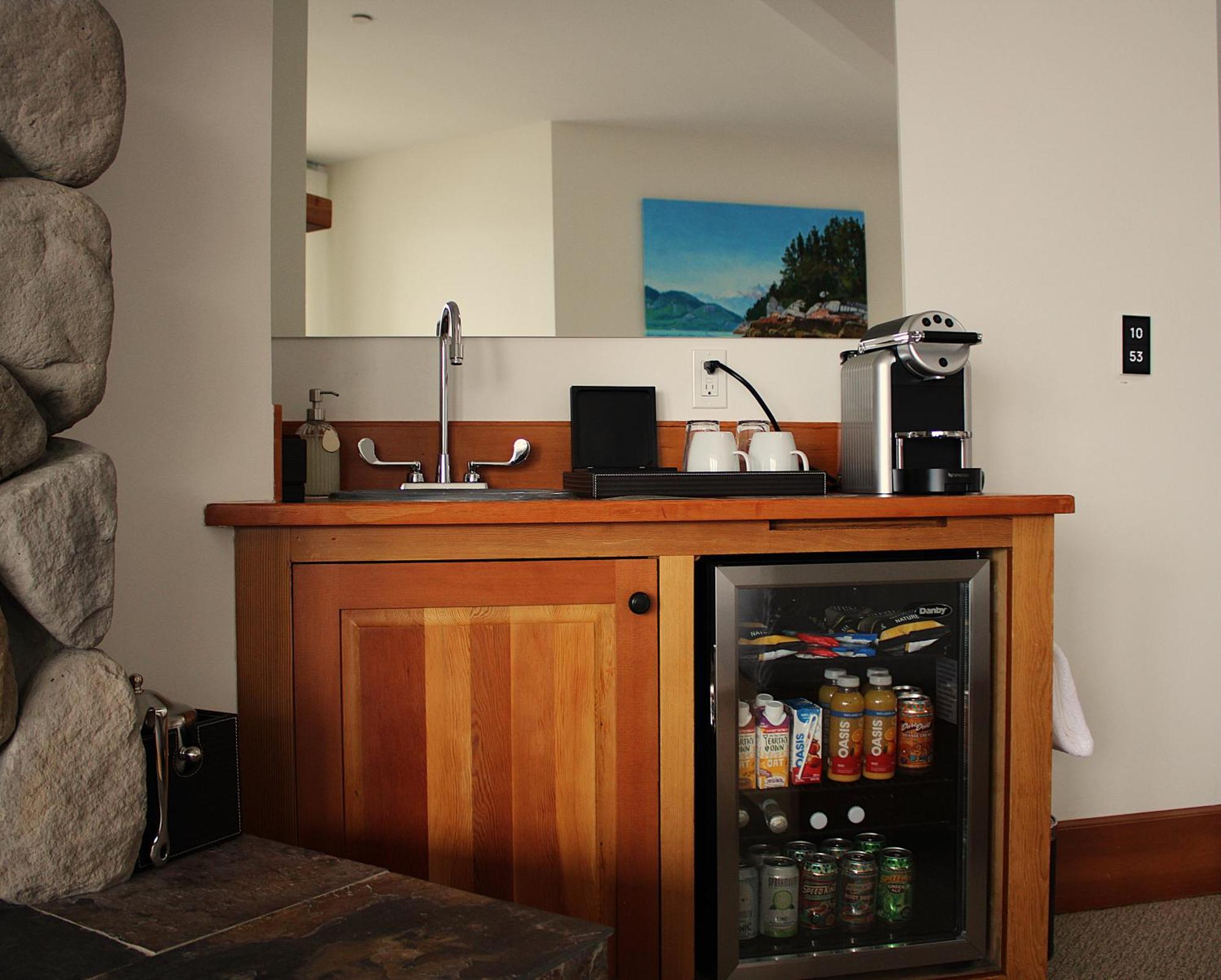 Отель Sooke Harbour House Экстерьер фото