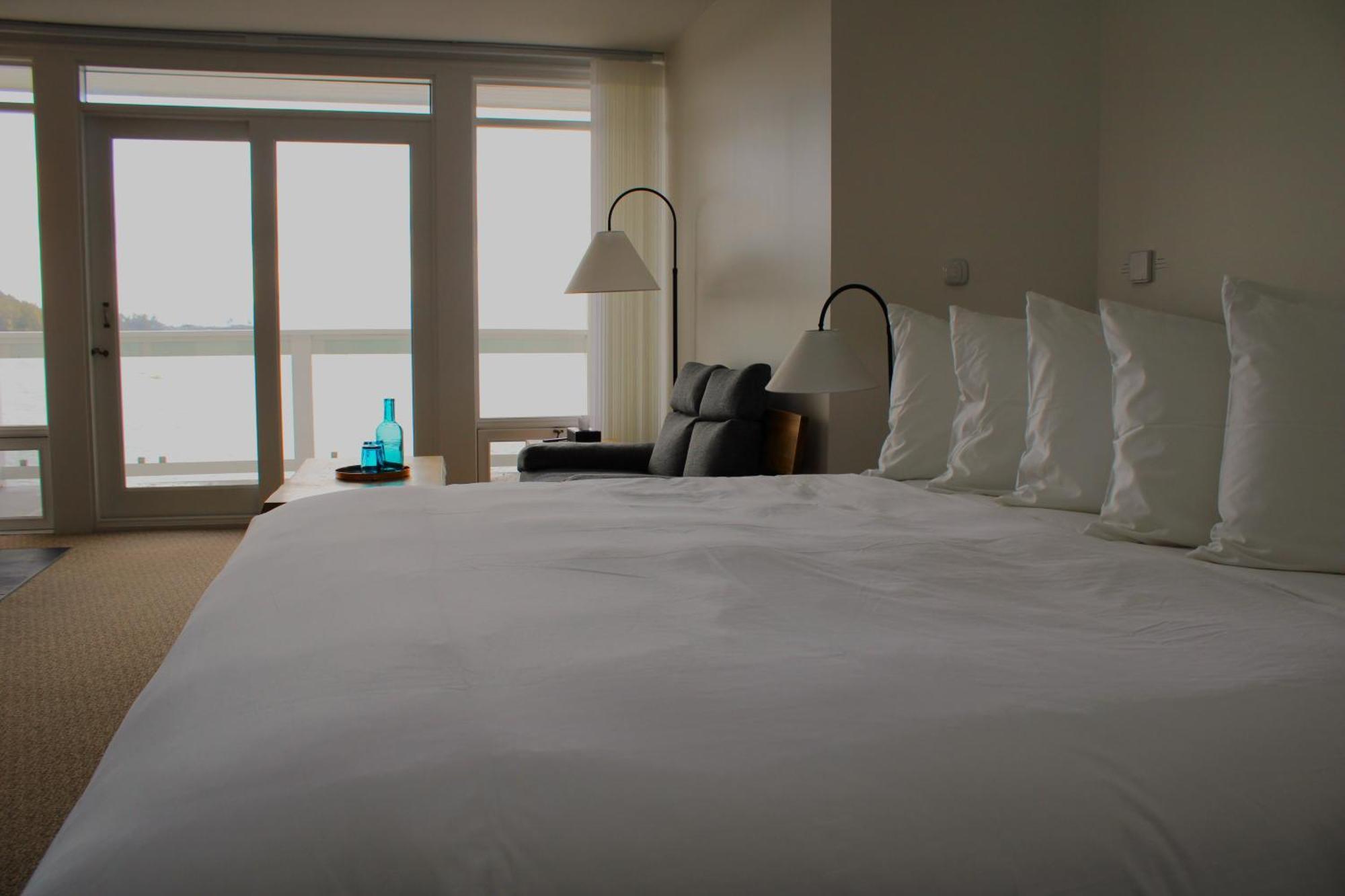 Отель Sooke Harbour House Экстерьер фото