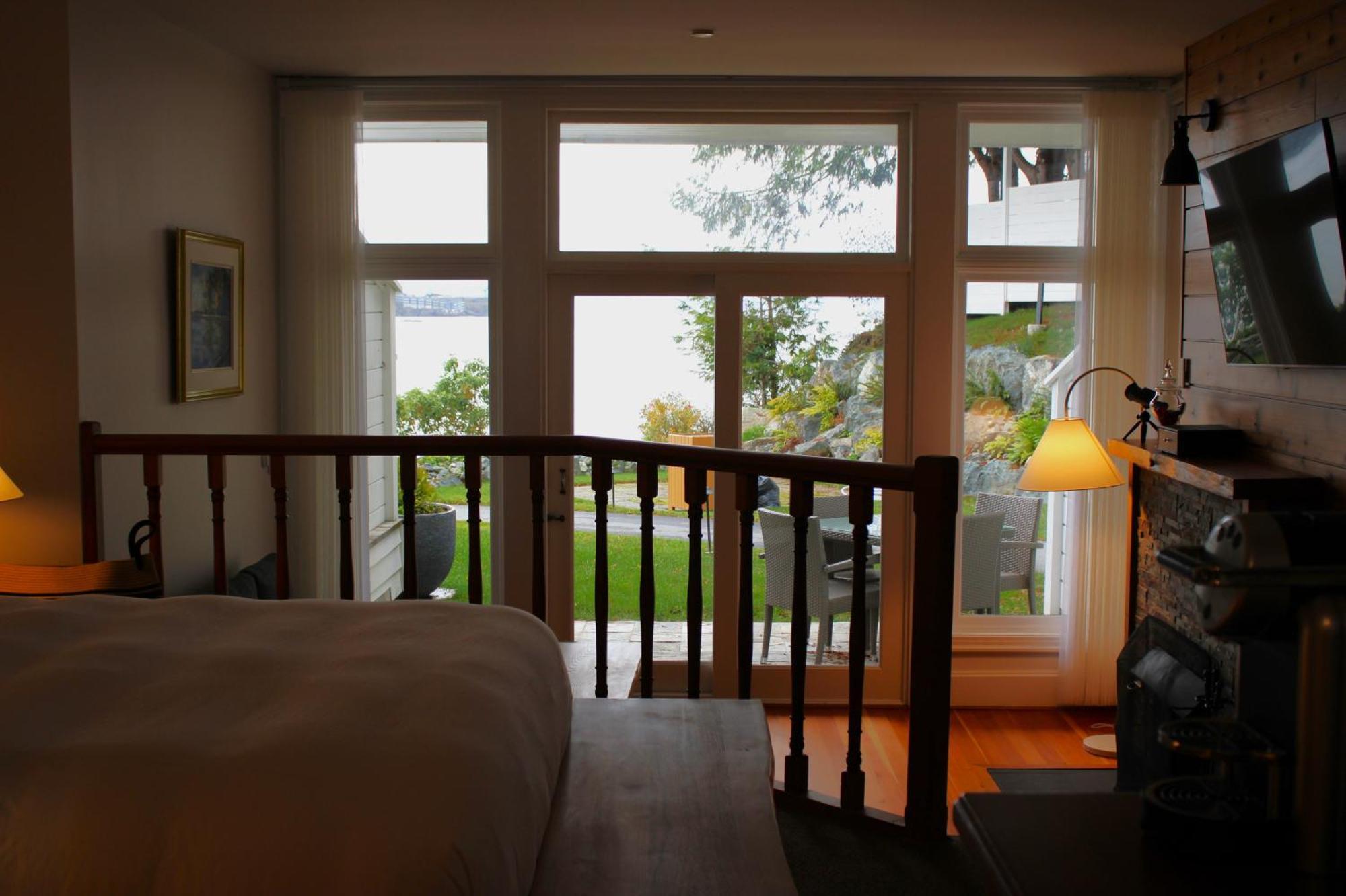 Отель Sooke Harbour House Экстерьер фото