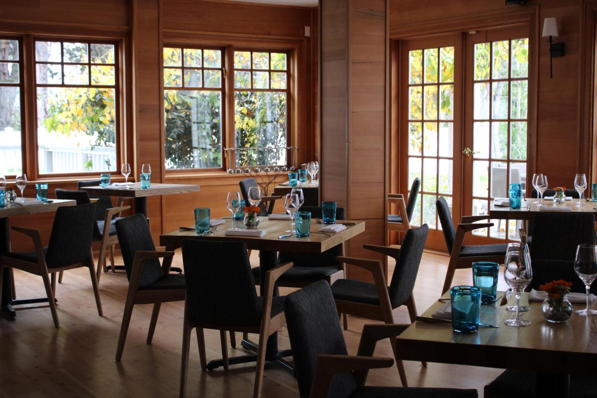 Отель Sooke Harbour House Экстерьер фото