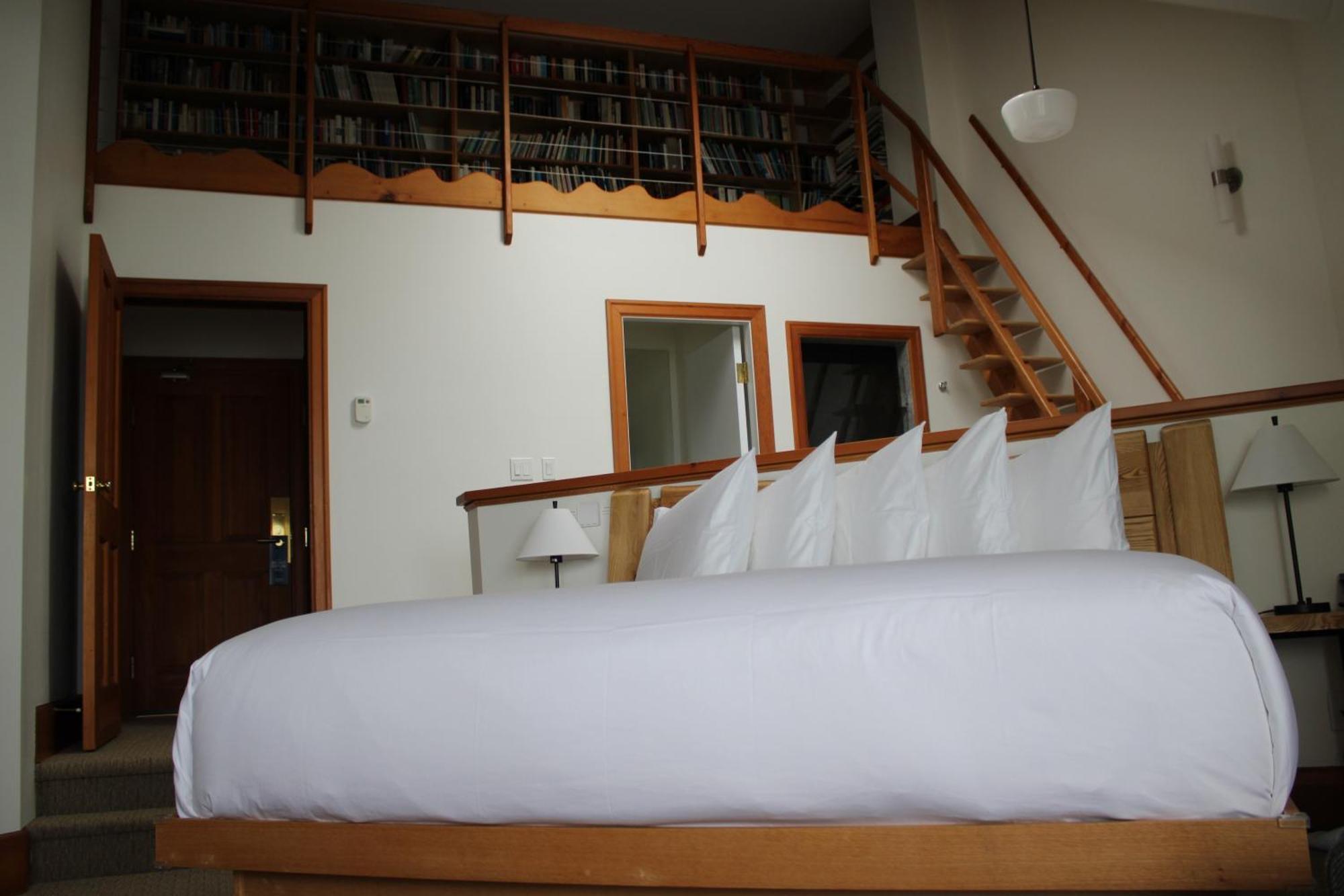 Отель Sooke Harbour House Экстерьер фото